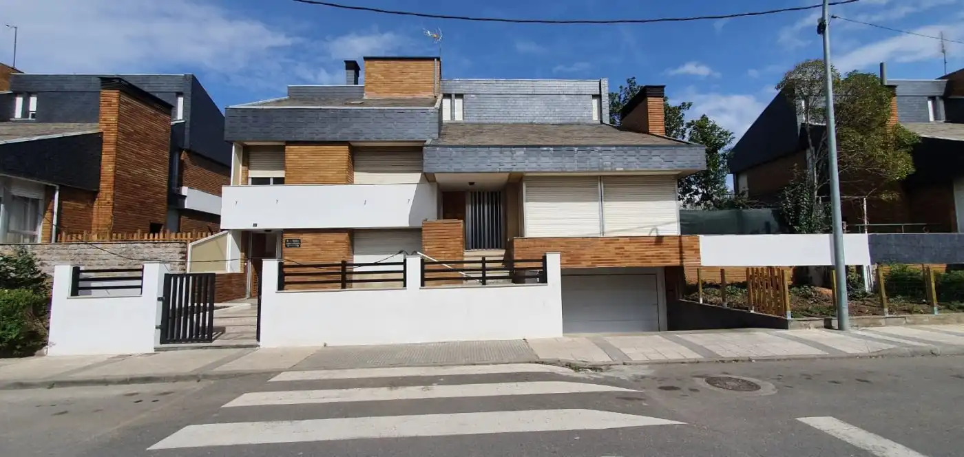 https://static.fotocasa.es/images/ads/374206e1-22c5-4e1c-94b0-107642aae17a?rule=original