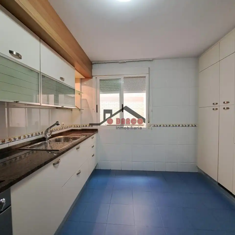 https://static.fotocasa.es/images/ads/f137f9f0-5670-48f4-9a4f-4ca81e779be2?rule=original