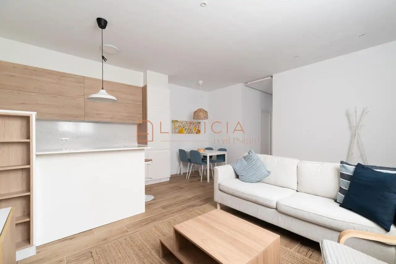 https://static.fotocasa.es/images/ads/b579d816-162d-4656-bdcd-4c20ab6575df?rule=original