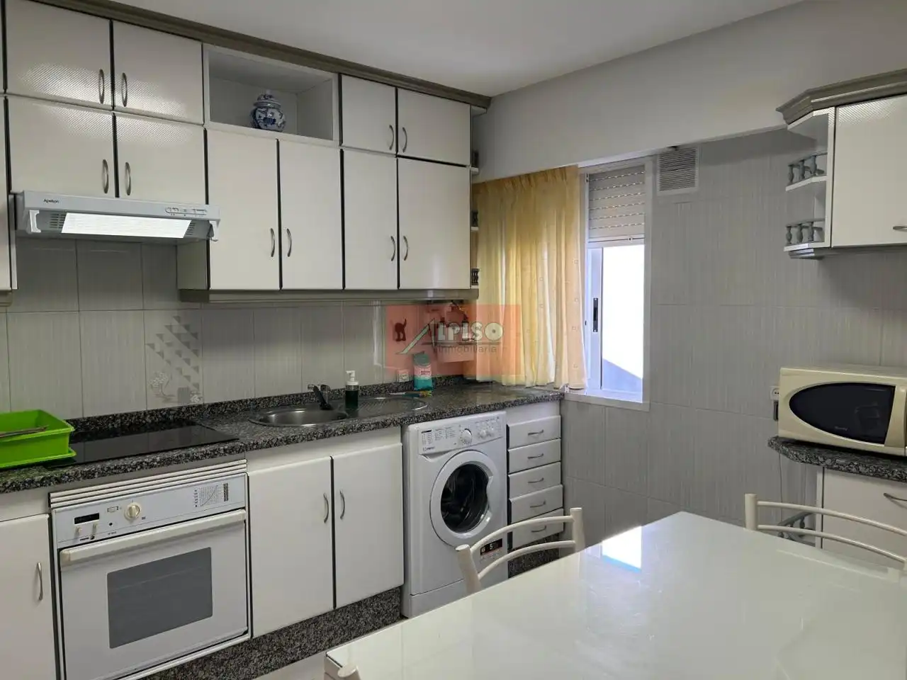 https://static.fotocasa.es/images/ads/0859bcf2-3328-41af-912f-823a3ca54b57?rule=original