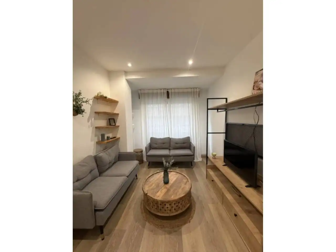 https://static.fotocasa.es/images/ads/8dca8cb1-4c5f-4eb1-8dd9-96c7fd127f7f?rule=original
