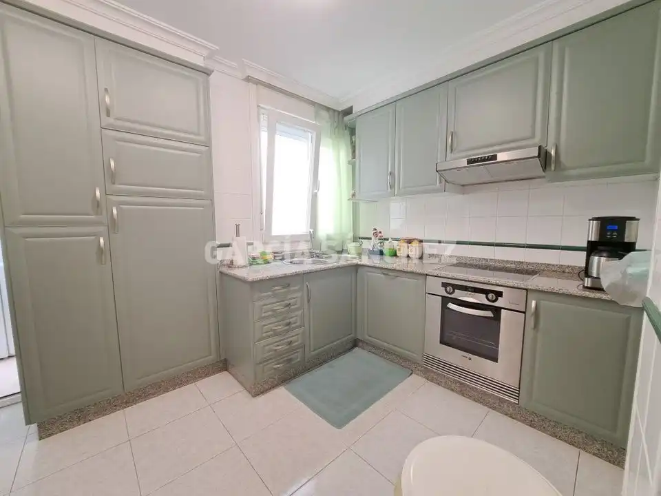 https://static.fotocasa.es/images/ads/4b427719-7834-4017-a4fa-6274ee1c95ea?rule=original