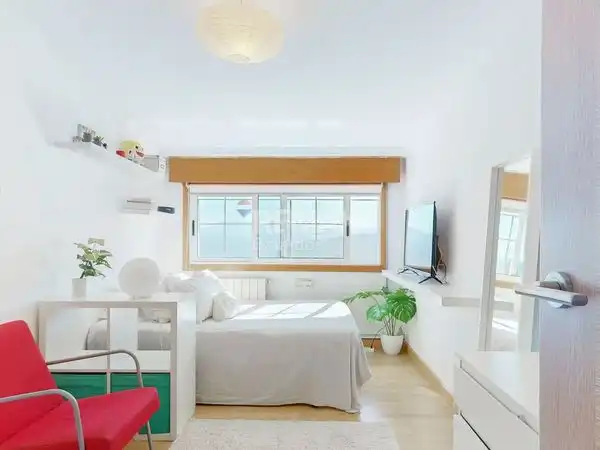 https://static.fotocasa.es/images/ads/bda8055b-3e2b-4b1b-a6b0-2925c84f3148?rule=original