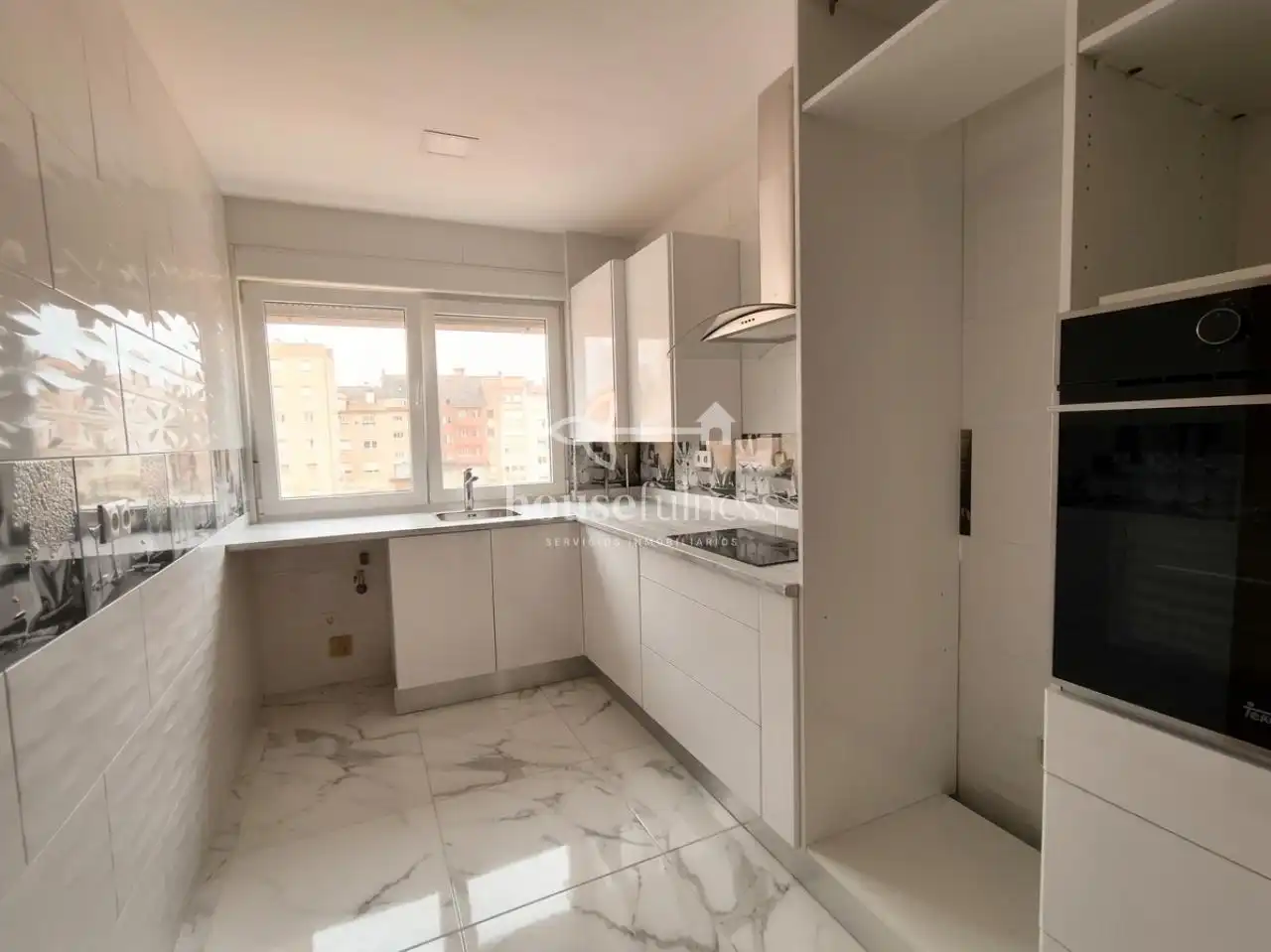https://static.fotocasa.es/images/ads/a61640b9-0565-4d7d-b92c-cf7ba84fc0d0?rule=original