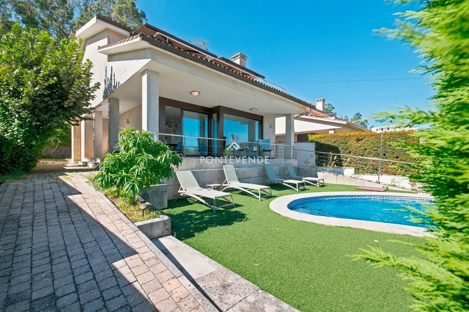 https://static.fotocasa.es/images/ads/03730e8e-6ef2-4d86-bd10-01e8e71e764f?rule=original