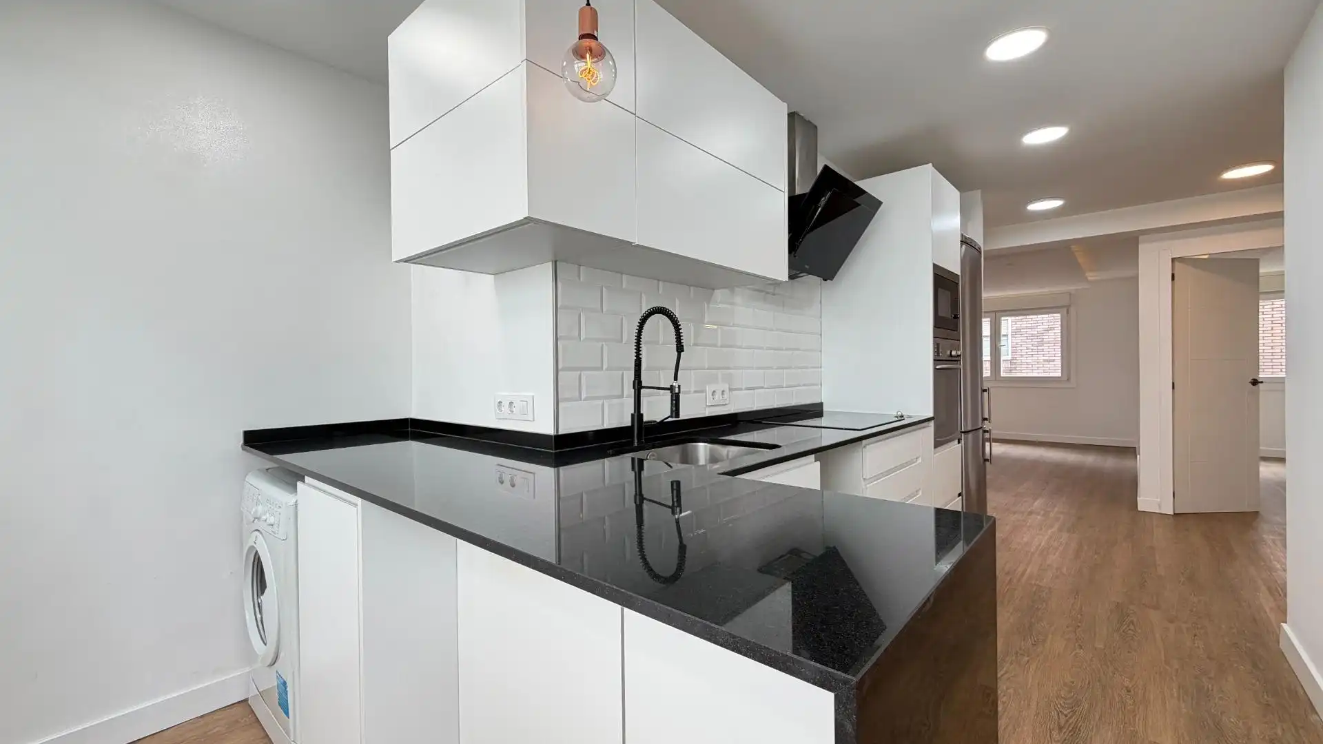https://static.fotocasa.es/images/ads/d8301986-0a2b-4525-8ddb-3acc5f76c6c0?rule=original