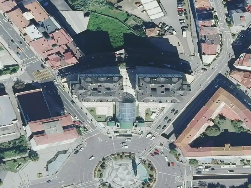 https://static.fotocasa.es/images/ads/cdb4a6ab-47df-4978-a735-3d81e8aff49d?rule=original