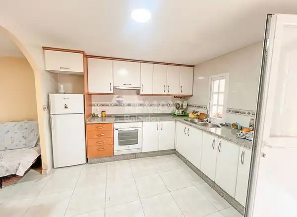 https://static.fotocasa.es/images/ads/39f777eb-c112-4e6e-93a4-eaee16950a4f?rule=original