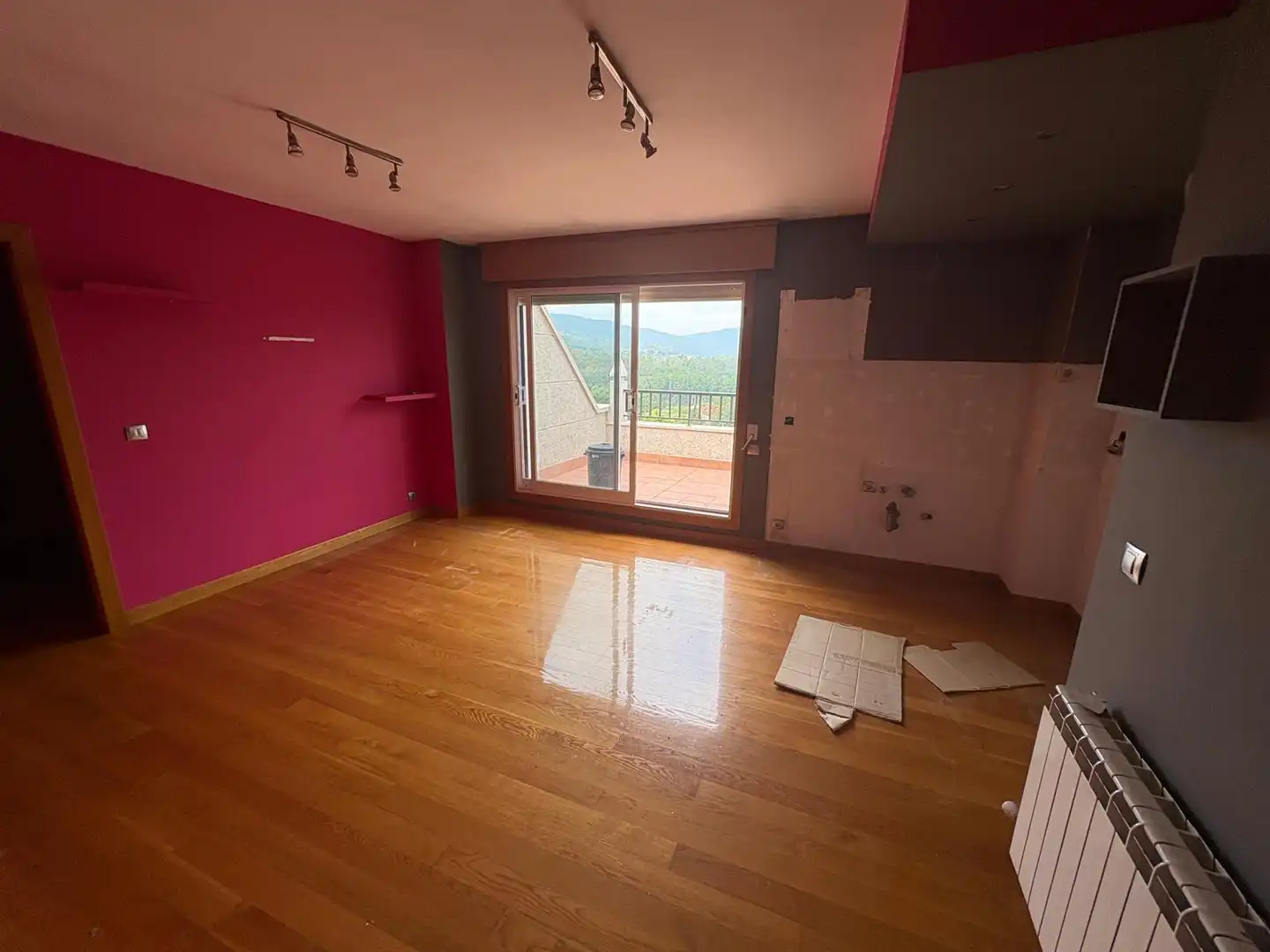 https://static.fotocasa.es/images/ads/f8686e68-b854-46c3-8b5d-e4e10a047b1a?rule=original