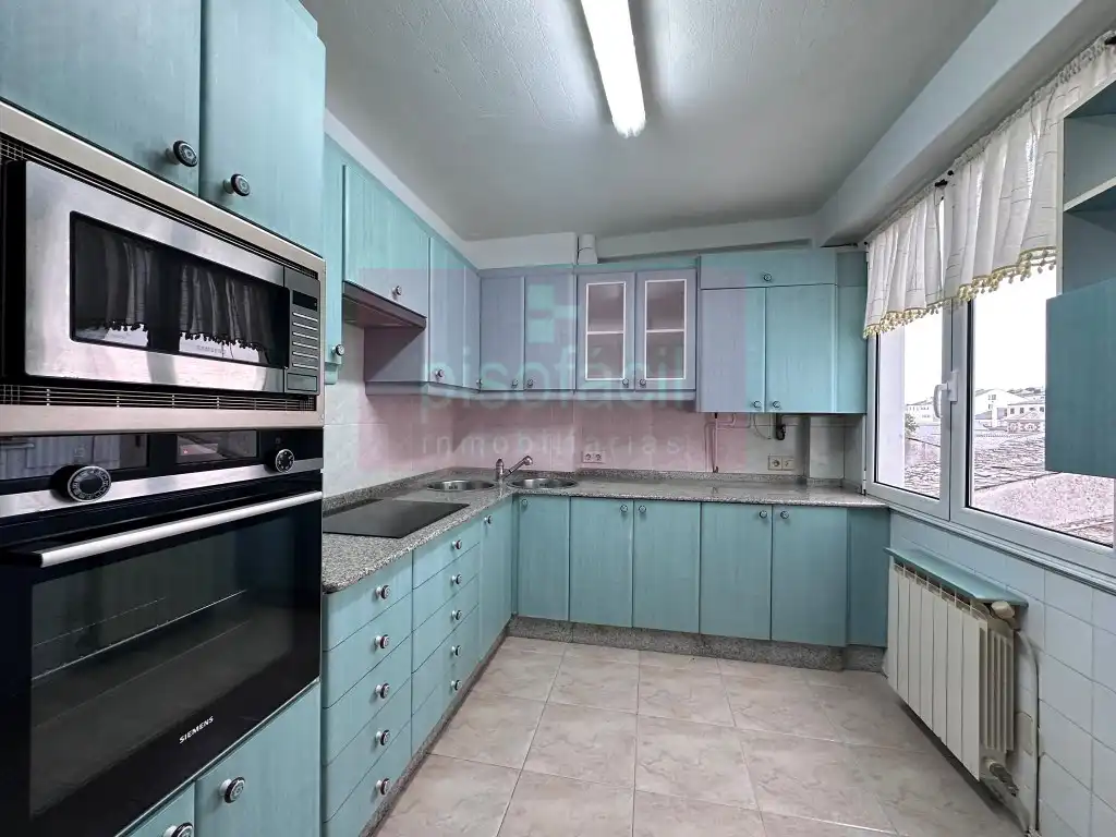 https://static.fotocasa.es/images/ads/e8cc3c4a-d52e-4e0a-ba5b-34c3b6eda610?rule=original