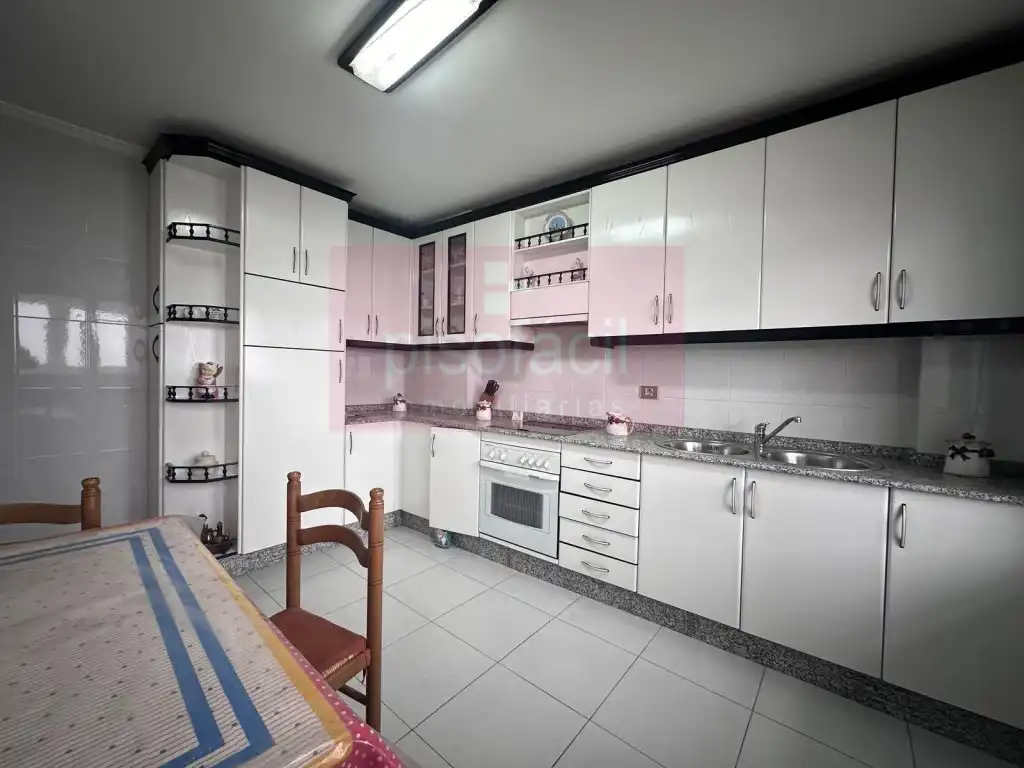 https://static.fotocasa.es/images/ads/8d0e6e78-9992-4aae-9d31-87ab6713ea29?rule=original