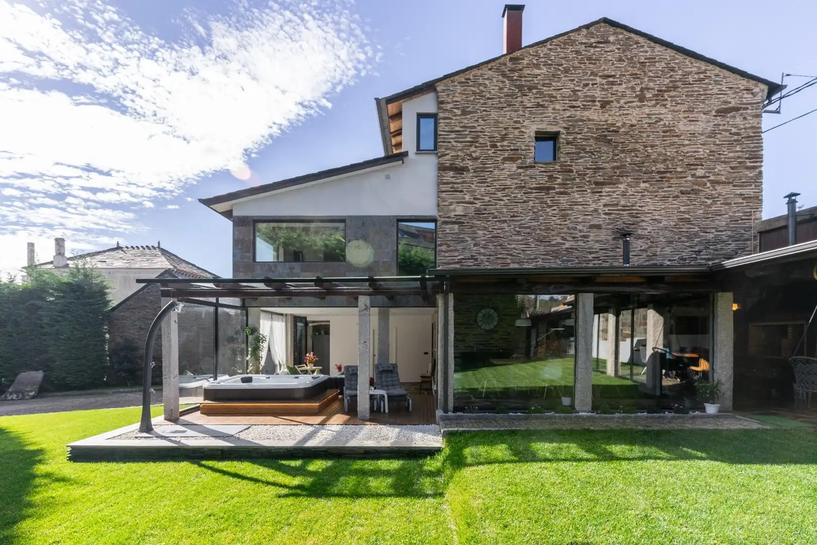 https://static.fotocasa.es/images/ads/fb044e81-48f6-4e23-940c-ee3cc328b2b9?rule=original