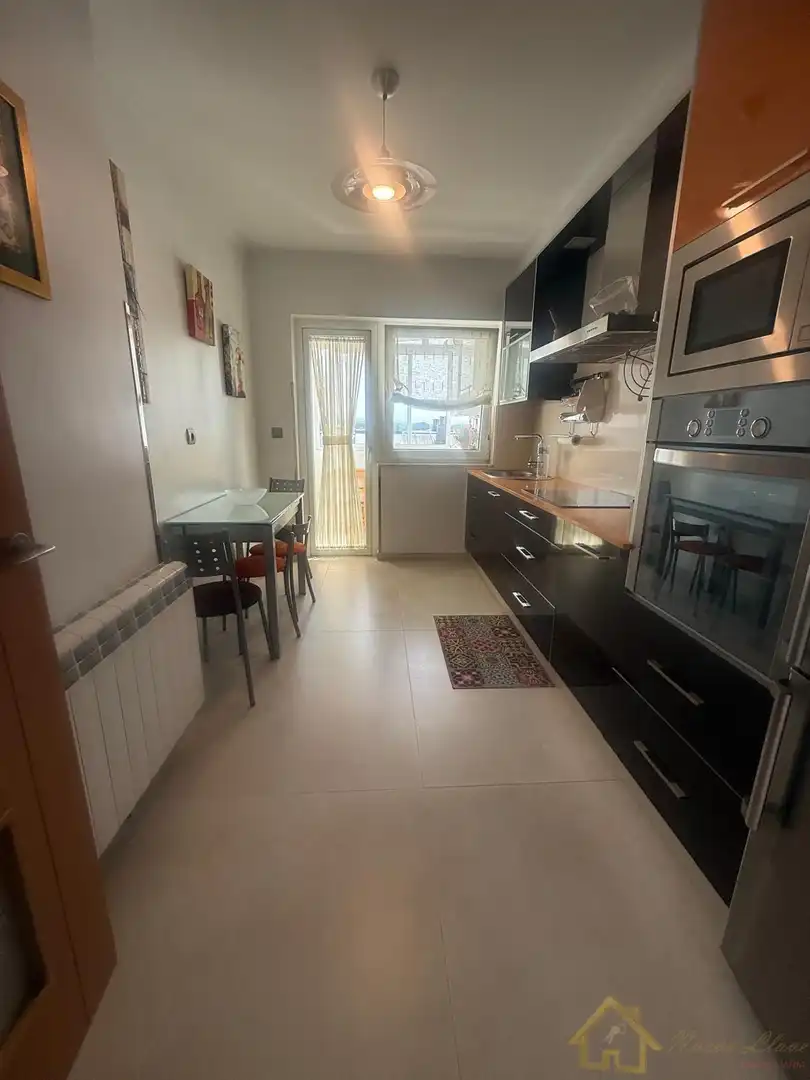 https://static.fotocasa.es/images/ads/2421928e-09ab-42d6-bc25-438cca9827f8?rule=original