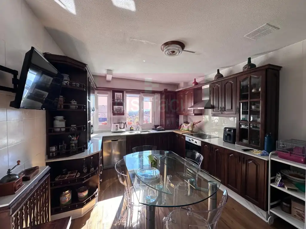 https://static.fotocasa.es/images/ads/819b43ca-f6f7-40fa-bd19-fc27aea3c71e?rule=original