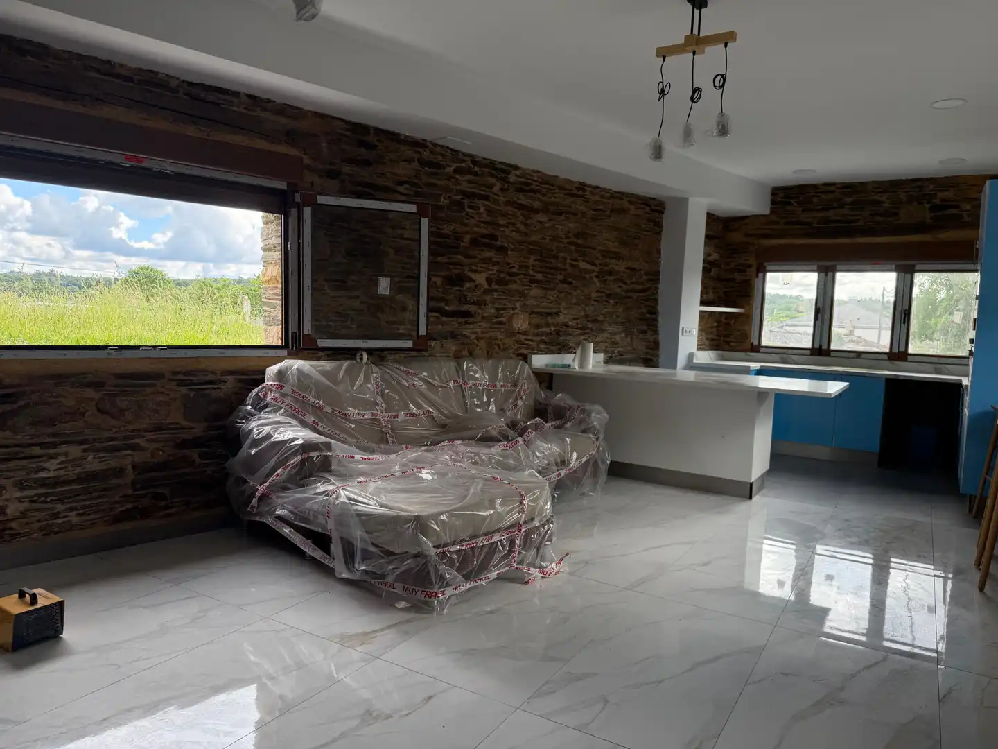 https://static.fotocasa.es/images/ads/a3748e9b-6d3b-4160-8736-a98da54f3e86?rule=original