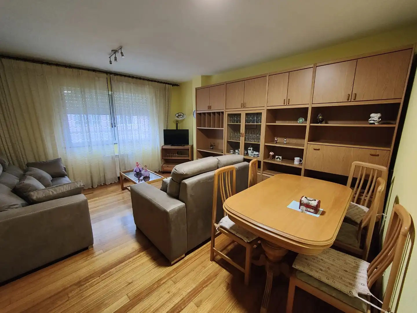 https://static.fotocasa.es/images/ads/74472f2e-4fda-4084-9ecd-2caebe13bcb4?rule=original