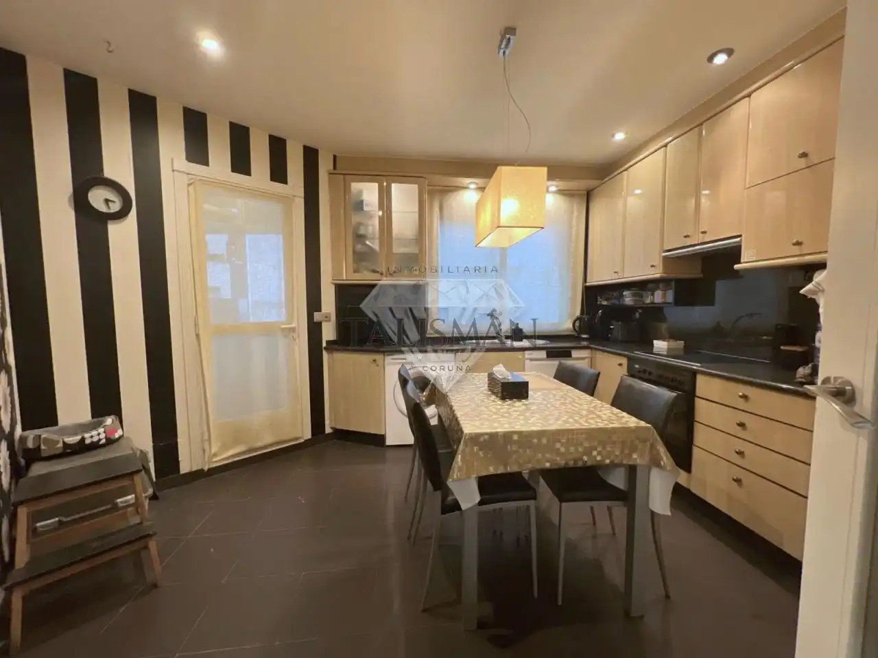 https://static.fotocasa.es/images/ads/21eaea97-7753-4076-97fe-663d655499c7?rule=original