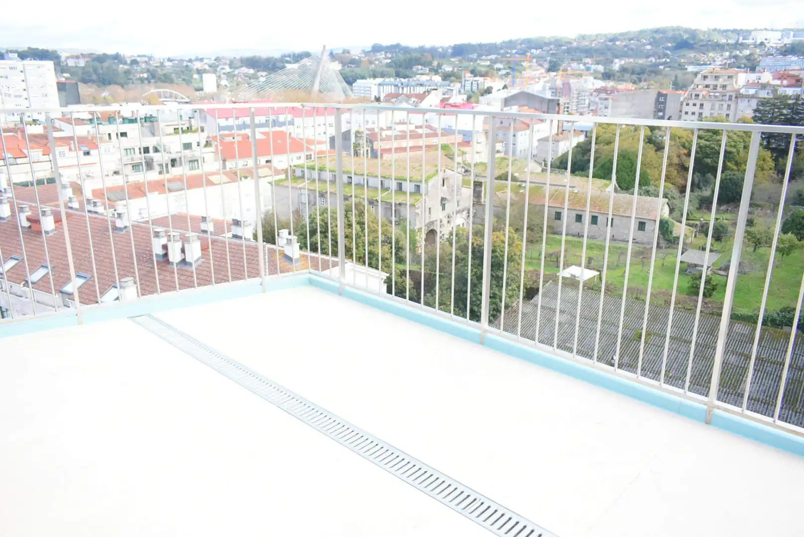 https://static.fotocasa.es/images/ads/dd180088-1f4d-4220-acd7-aae9a7d52d9b?rule=original