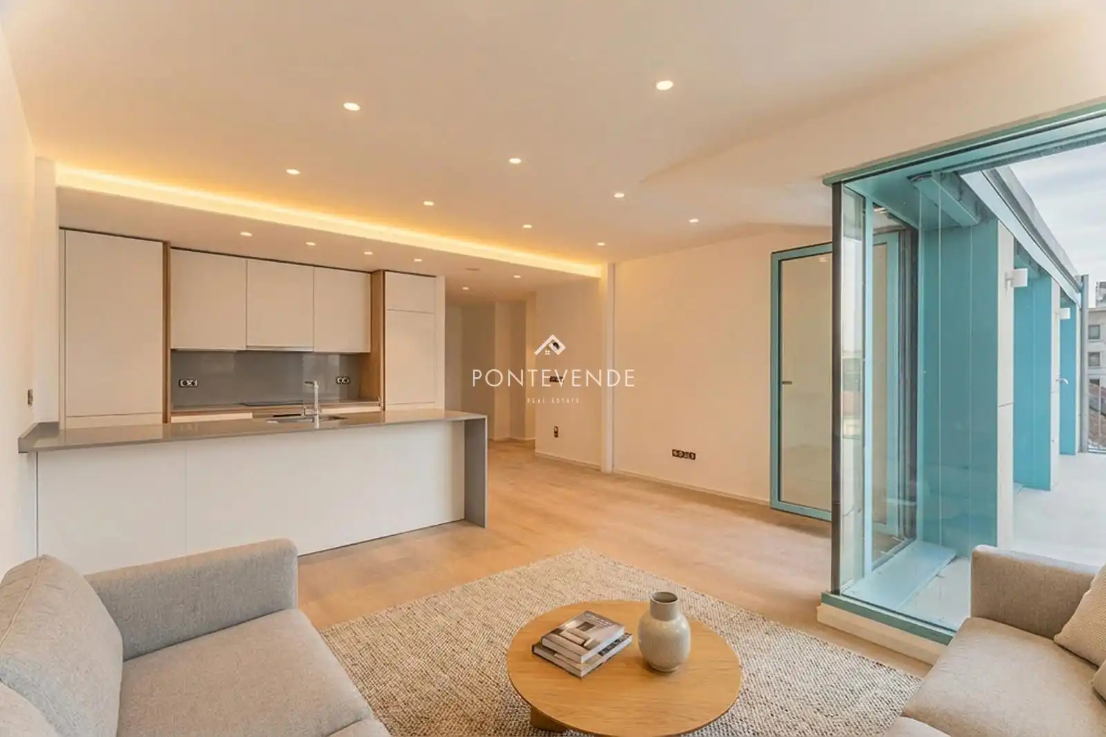https://static.fotocasa.es/images/ads/7afe0336-c710-4ff9-94fe-d85eb2b6a9f4?rule=original