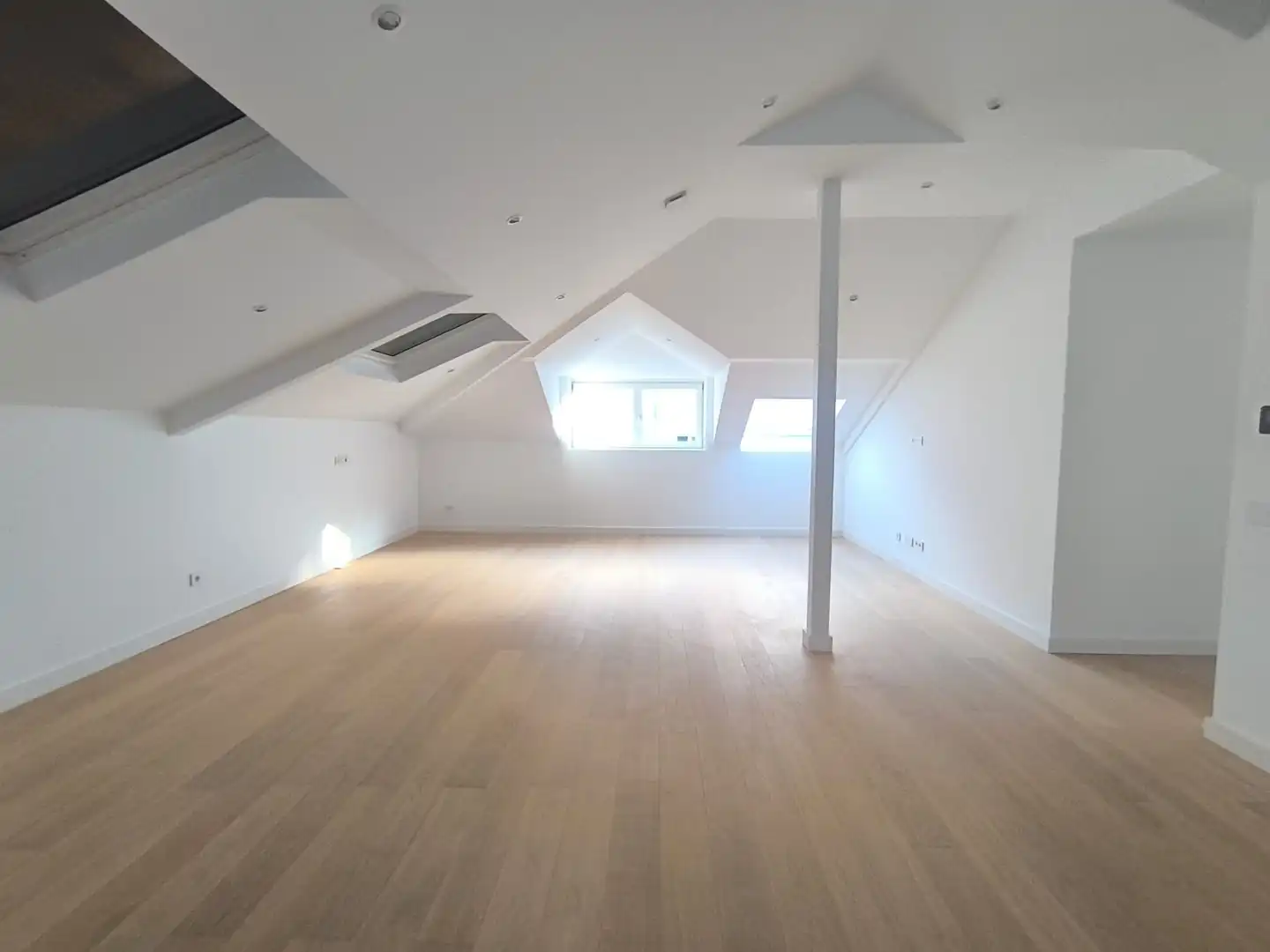 https://static.fotocasa.es/images/ads/f33e7b6b-b3a2-4e0a-a770-feaa7bbc557e?rule=original
