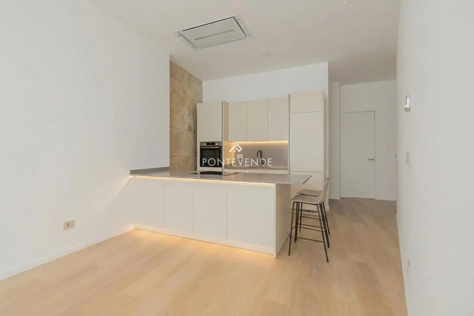 https://static.fotocasa.es/images/ads/83c0da63-c2b6-4ddd-81c9-c79ad61c1000?rule=original