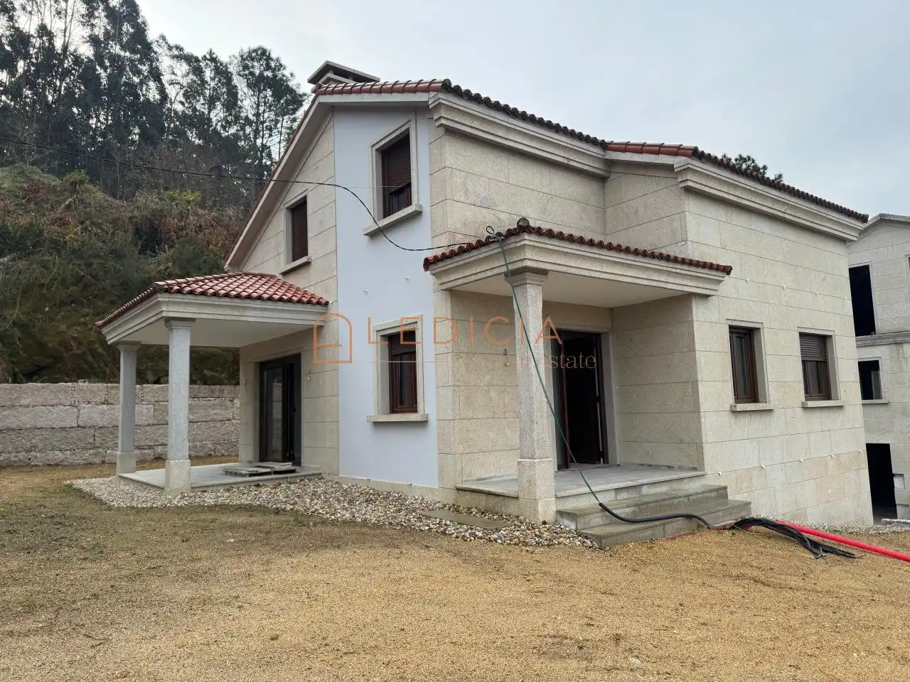 https://static.fotocasa.es/images/ads/c6c323ce-f90b-4e5e-a01c-7f38f68b52ce?rule=original