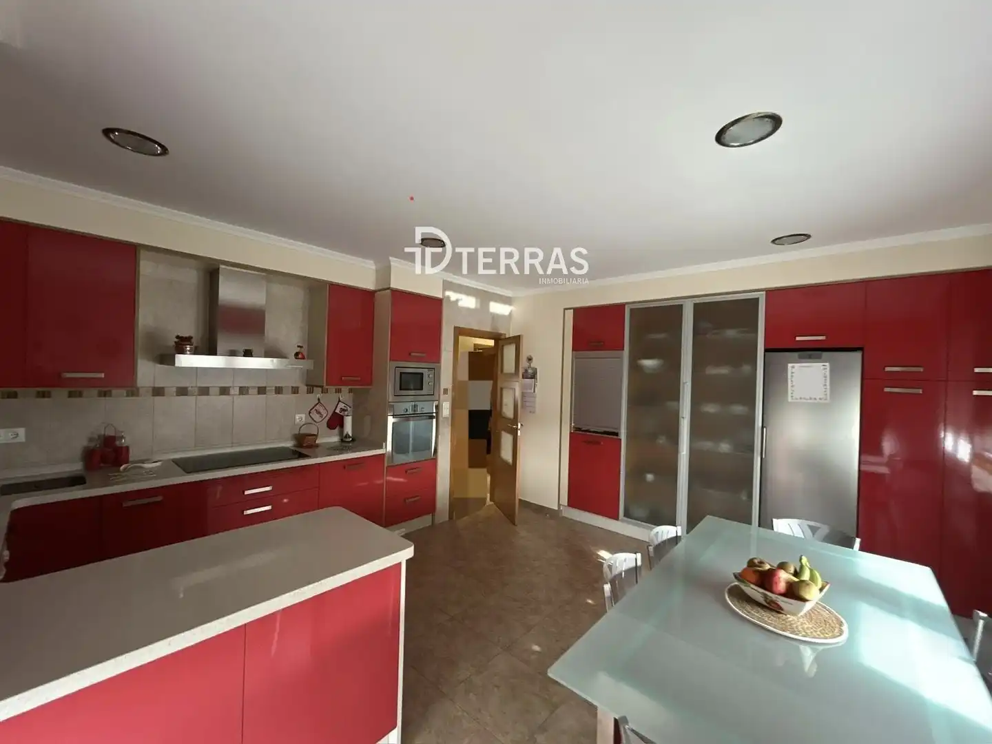 https://static.fotocasa.es/images/ads/42317a35-6ed6-41a8-a76b-89bec831afff?rule=original