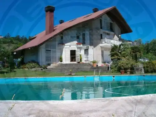 https://static.fotocasa.es/images/ads/b2423f69-2de8-4098-9c25-644e29458d6f?rule=original