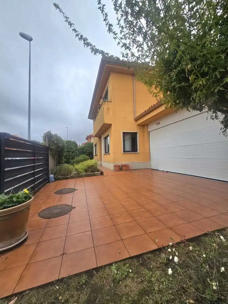 https://static.fotocasa.es/images/ads/06133980-a4e3-456f-8743-dd6f51458bd4?rule=original