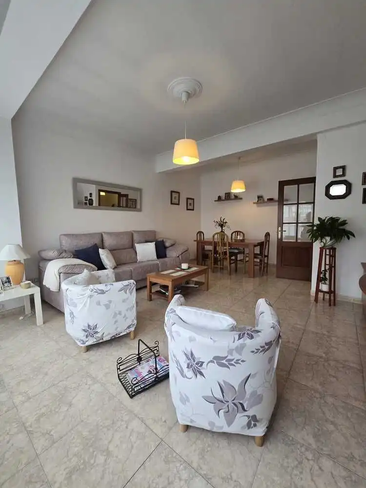 https://static.fotocasa.es/images/ads/5cb28a73-4ca1-4a8b-bc84-76ff763186b1?rule=original