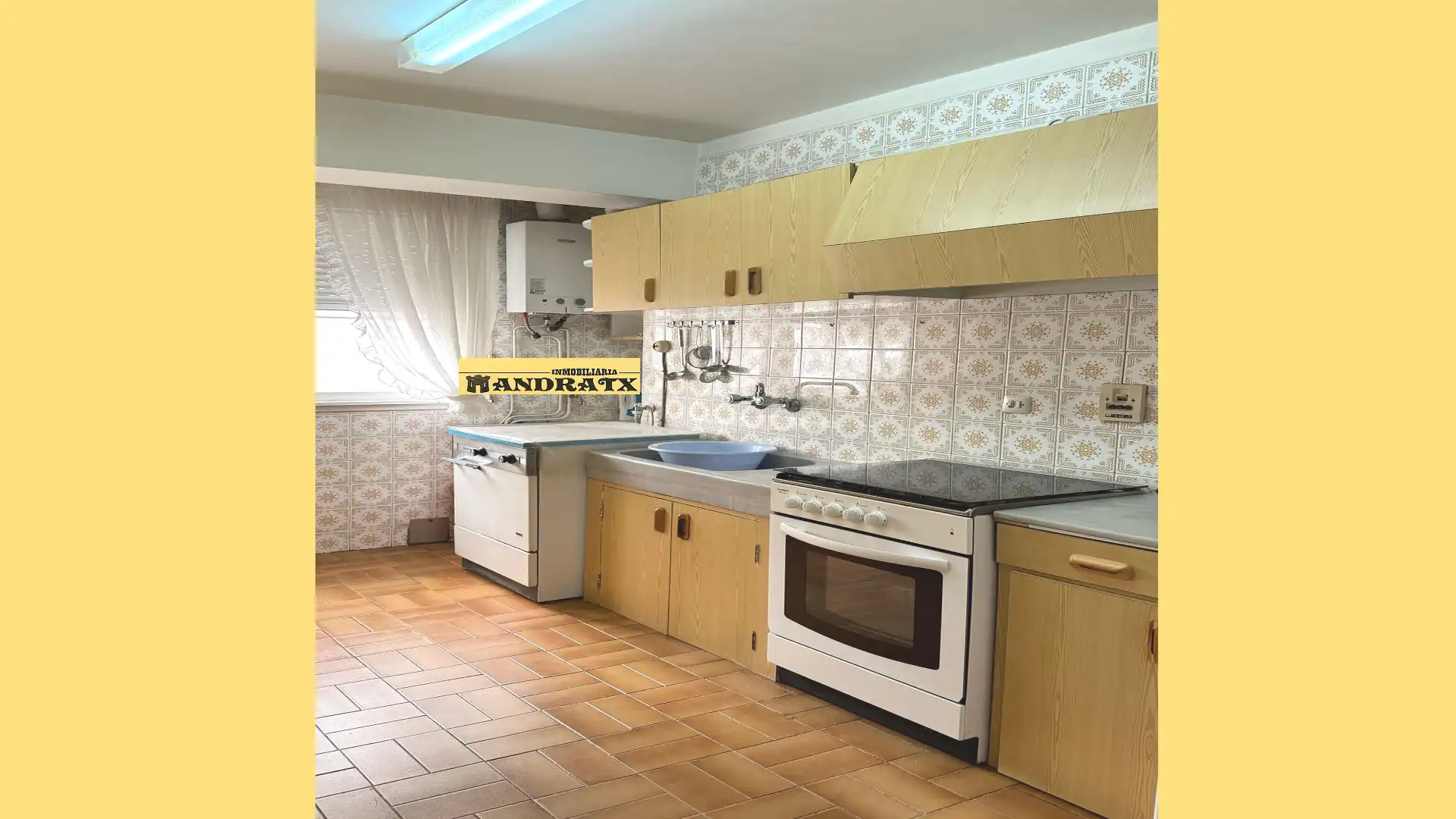 https://static.fotocasa.es/images/ads/8c099dd5-e54a-4a51-95aa-6a2043e03461?rule=original