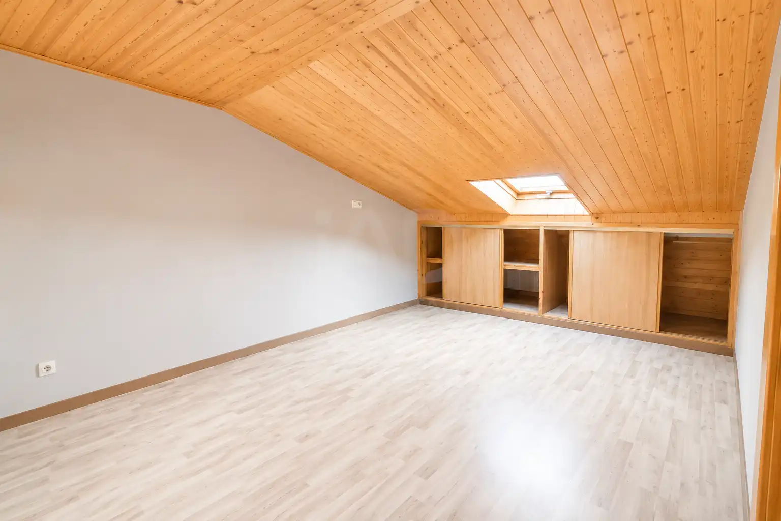 https://static.fotocasa.es/images/ads/d89be4cd-bdf8-429f-b79f-5a5b4192053e?rule=original