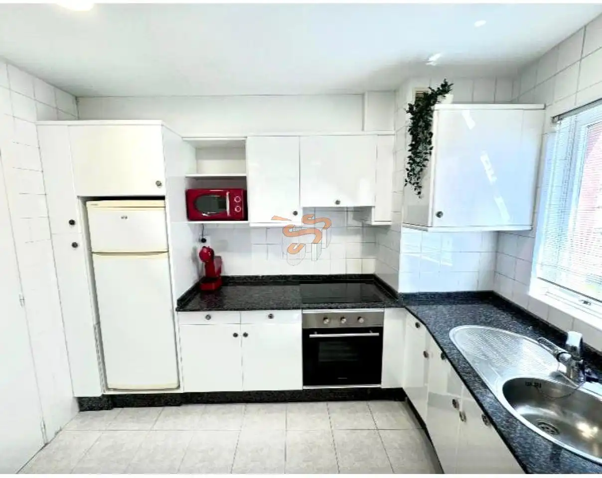https://static.fotocasa.es/images/ads/90f023aa-0990-4d97-bbbe-62a77f6f87ea?rule=original