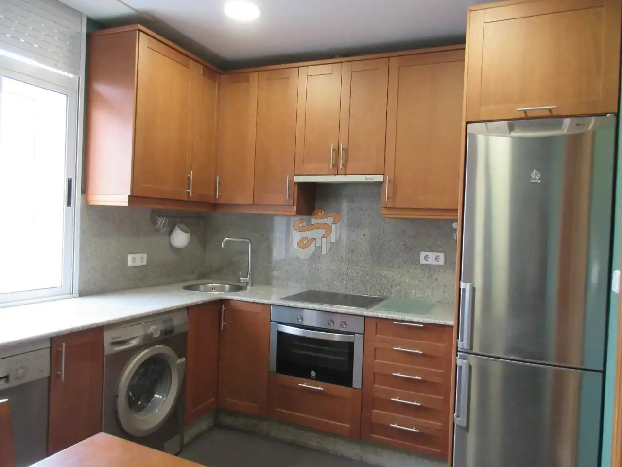 https://static.fotocasa.es/images/ads/3859184e-87ca-426b-a530-b8f6e7fe888f?rule=original