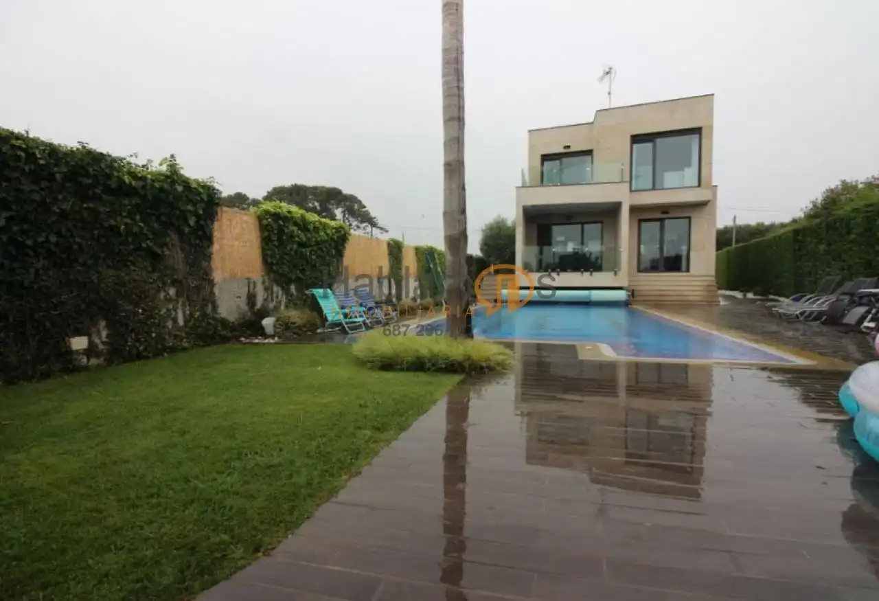 https://static.fotocasa.es/images/ads/9a37d645-da1d-4b84-a92a-4d509caccf4a?rule=original