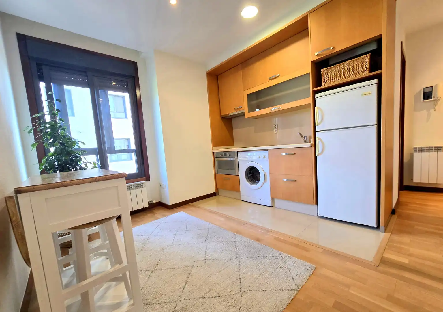 https://static.fotocasa.es/images/ads/b8b2dfe0-8a70-4c86-aee0-8baa4c93a029?rule=original
