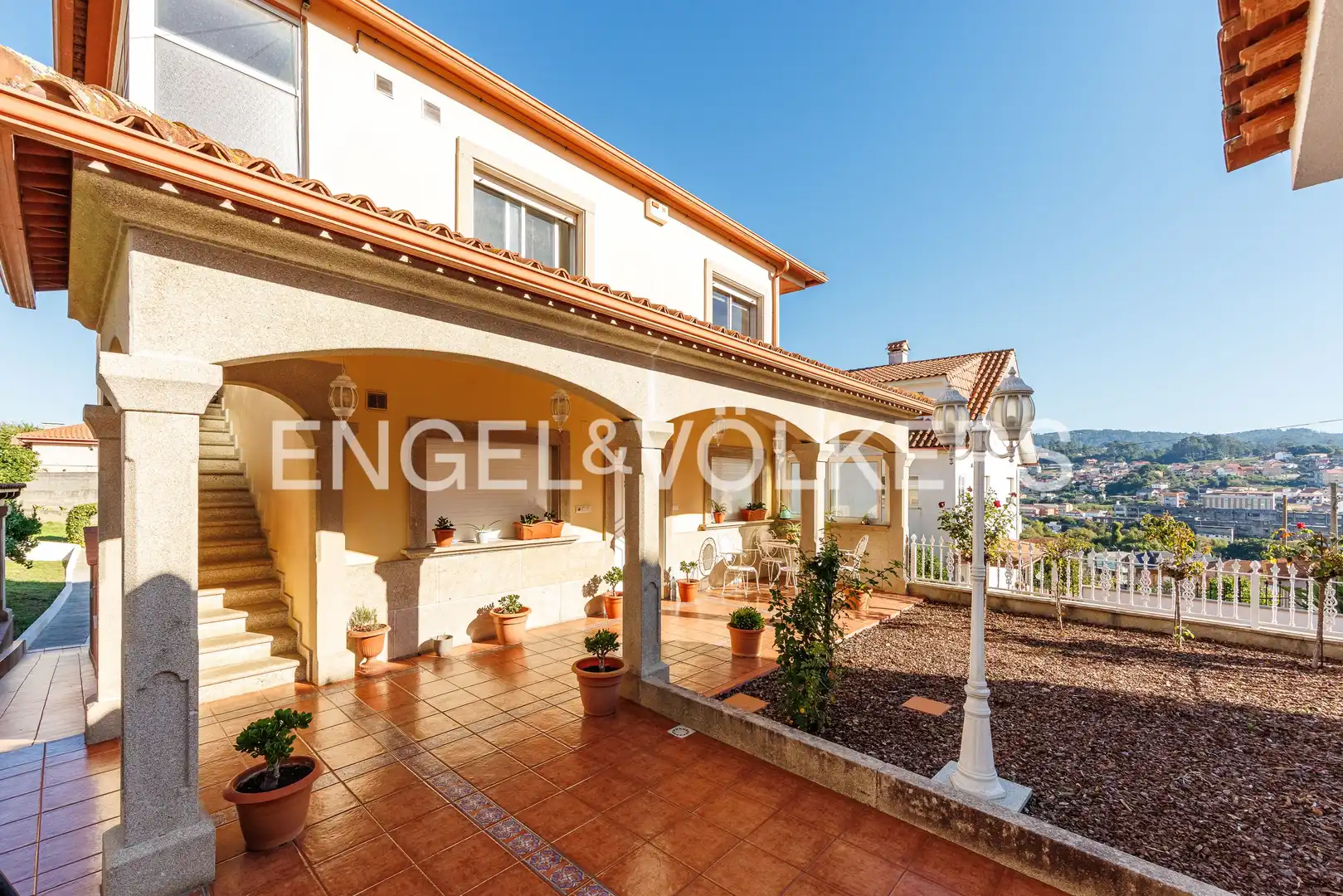 https://static.fotocasa.es/images/ads/c44c2c8b-93bf-4f4b-9b40-fa29761c5079?rule=original