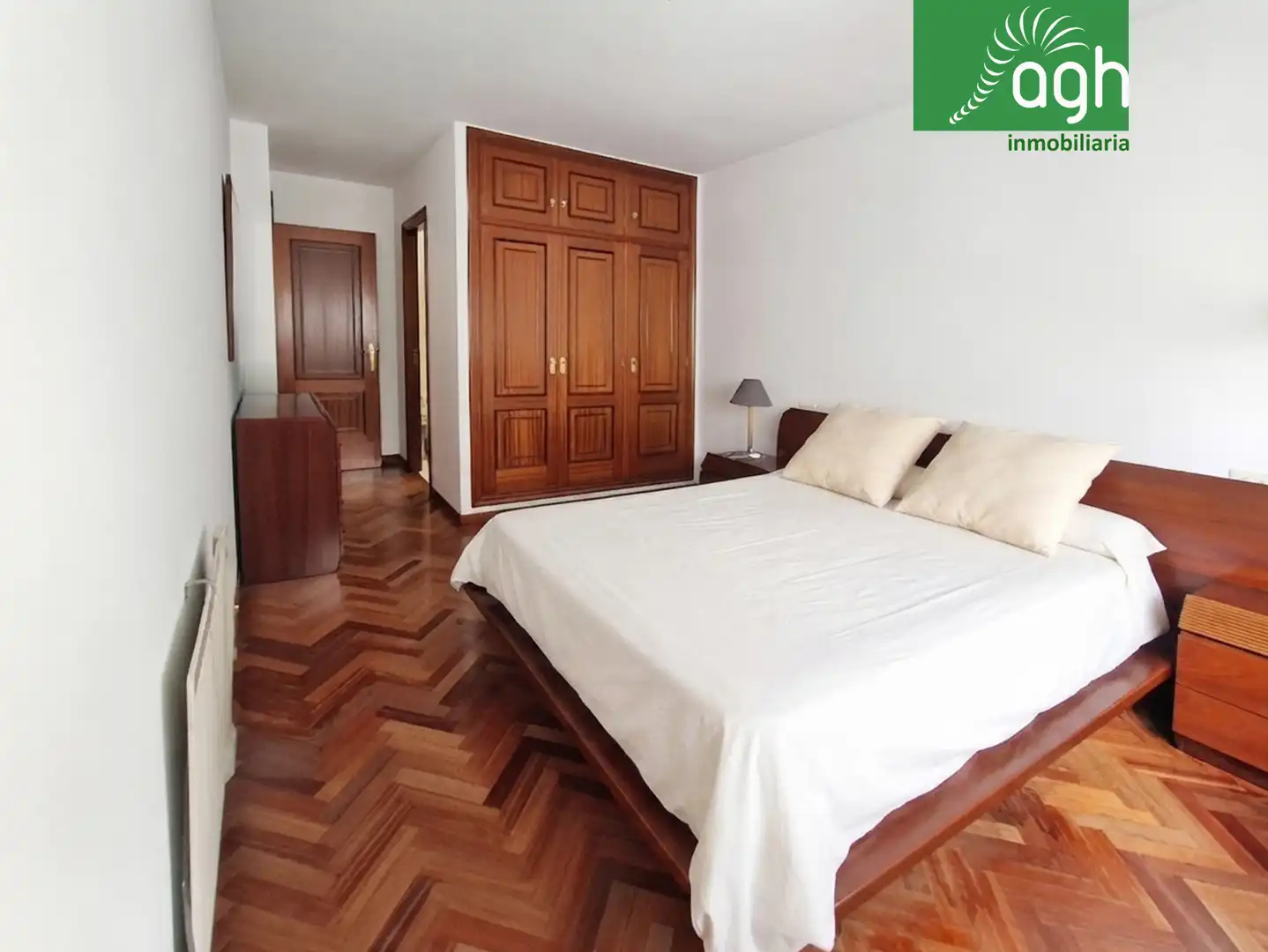 https://static.fotocasa.es/images/ads/f0ba8df2-b6be-496d-9e29-52b436fa41e4?rule=original