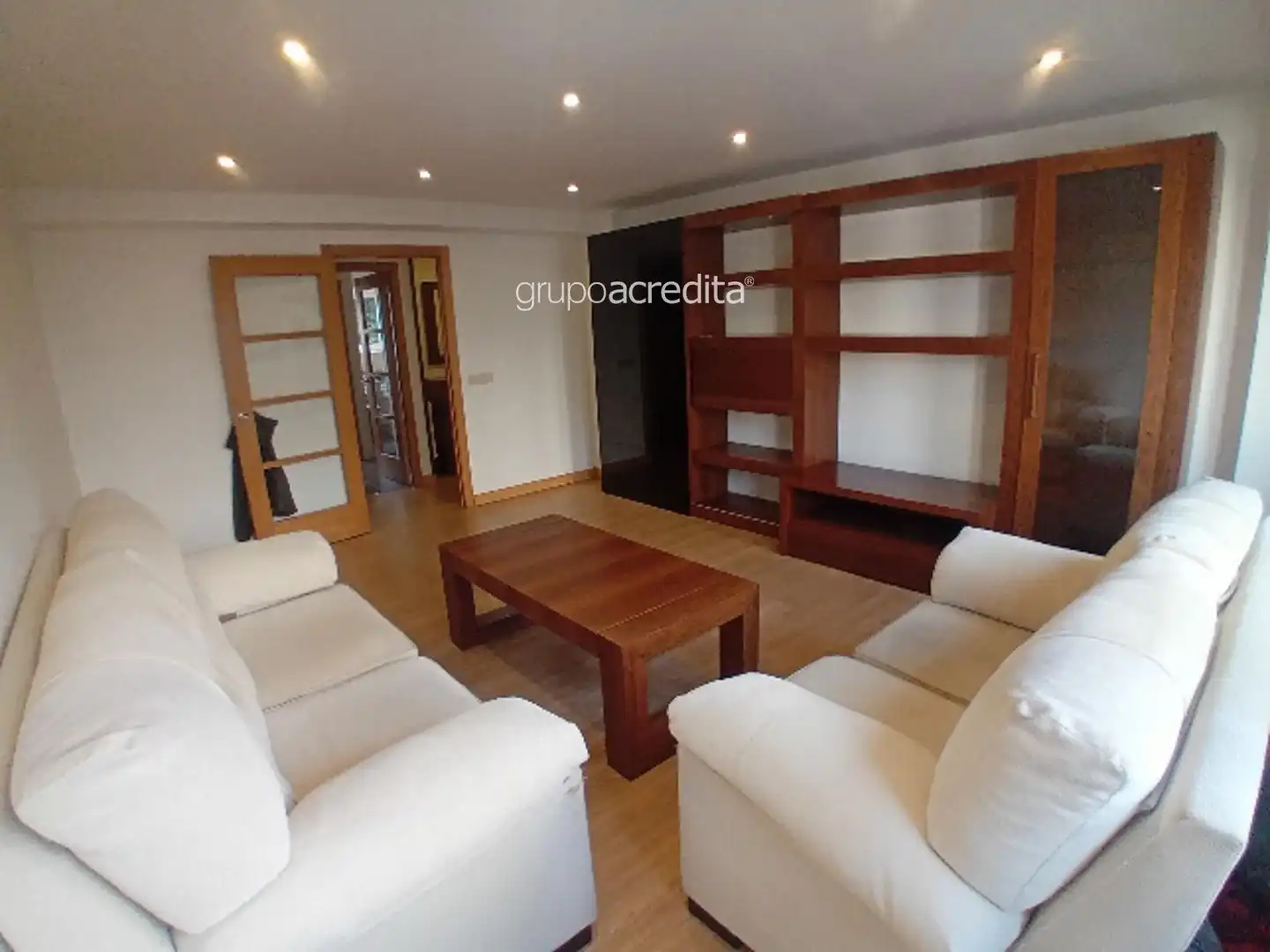 https://static.fotocasa.es/images/ads/eff536a2-54f9-4a44-b586-271f578d8ee2?rule=original