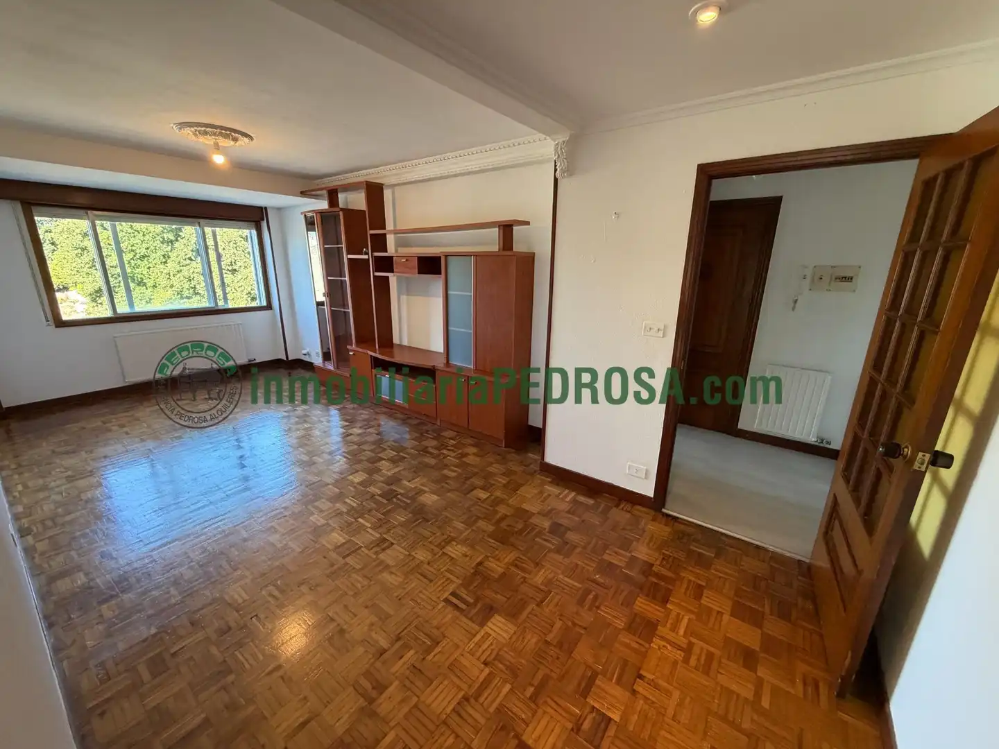 https://static.fotocasa.es/images/ads/b93d0c86-0c92-4c0c-bf57-00377544f636?rule=original