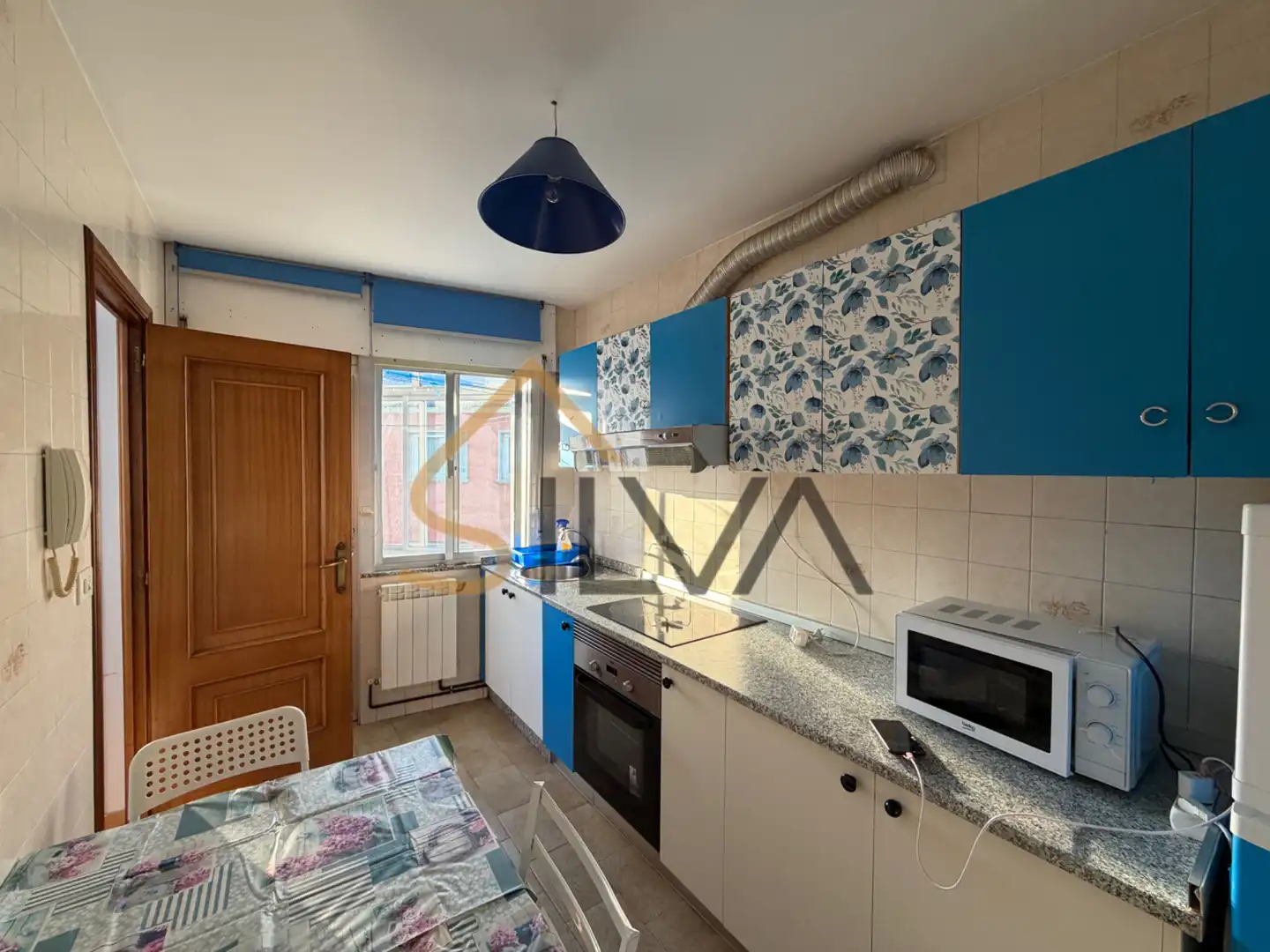 https://static.fotocasa.es/images/ads/0755feeb-b8ab-420f-aa7d-fbce2e871b16?rule=original