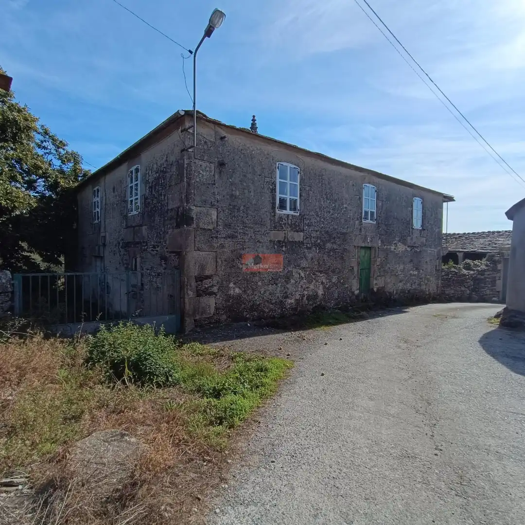 https://static.fotocasa.es/images/ads/0fd21502-69fe-4356-b870-92ed0cd55c12?rule=original