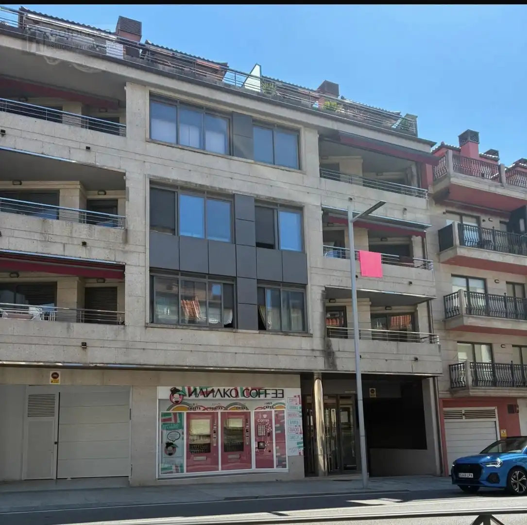 https://static.fotocasa.es/images/ads/37f058e6-b44f-4ebc-8d17-24ede9dbd2f5?rule=original