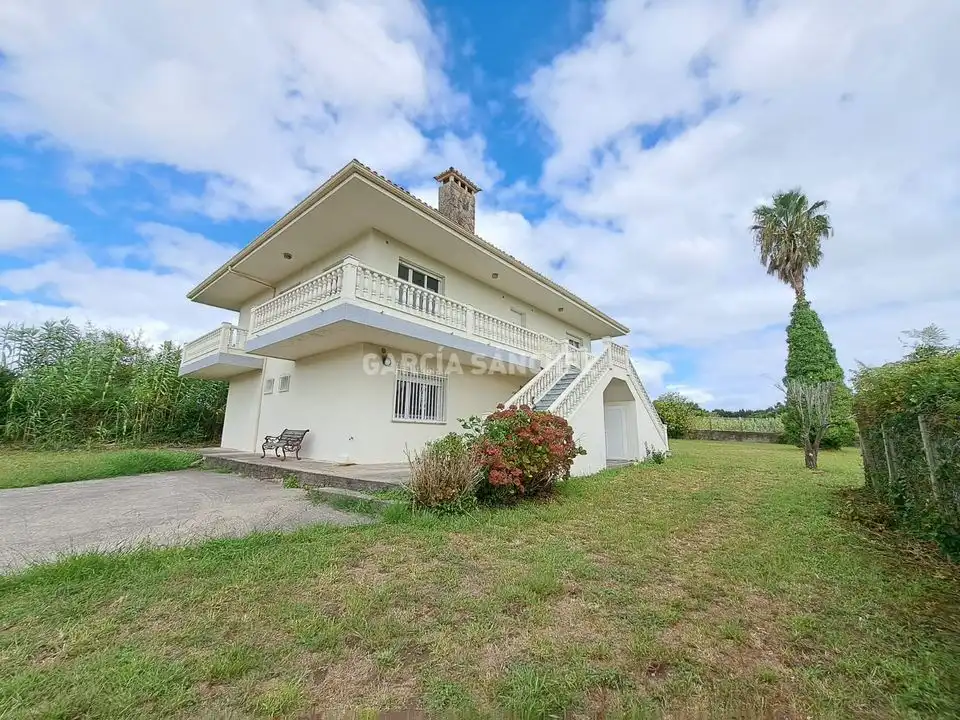 https://static.fotocasa.es/images/ads/03fbf4ed-001f-46f1-abfd-4ed025c33c0b?rule=original