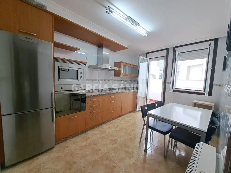 https://static.fotocasa.es/images/ads/64a9c8a0-d54a-415f-a70f-602301c69374?rule=original