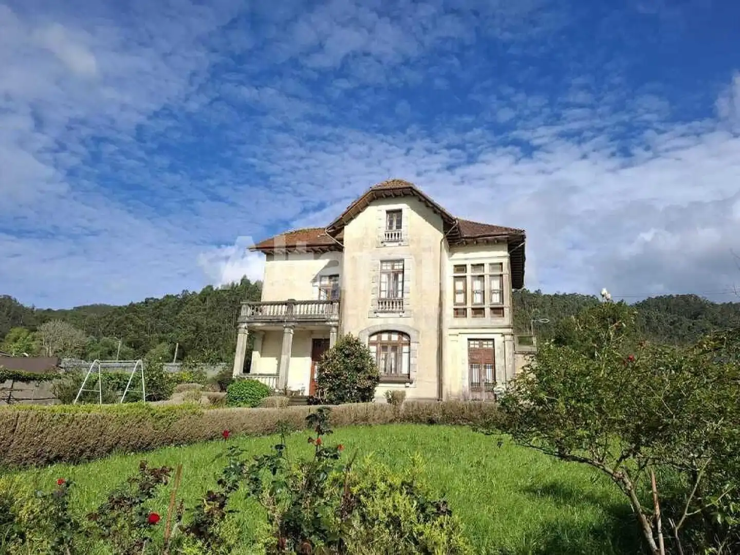 https://static.fotocasa.es/images/ads/82850898-aa86-4bde-b92b-df7307a13852?rule=original