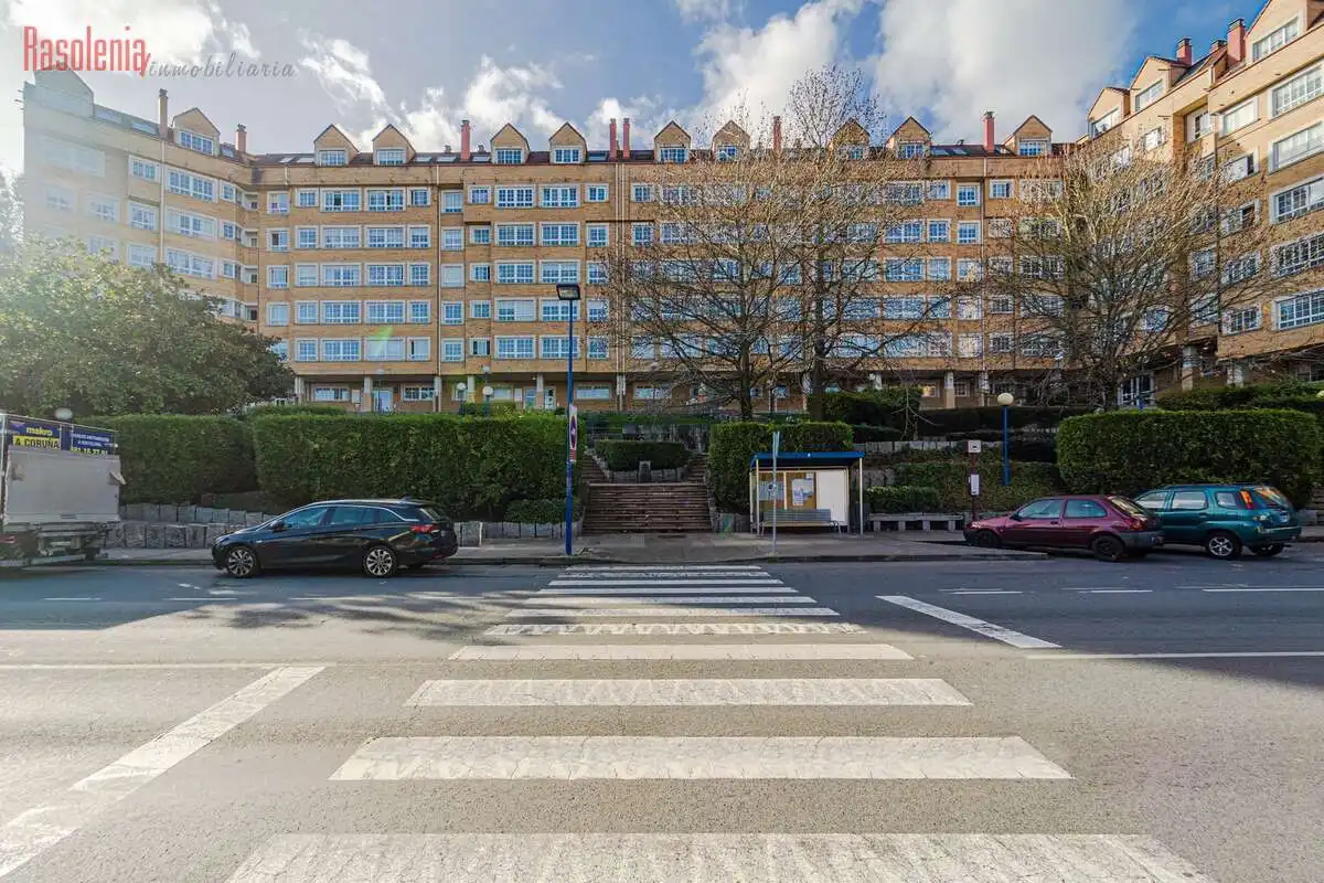 https://static.fotocasa.es/images/ads/274fdb29-de51-49db-8fc8-408fa14e9b58?rule=original